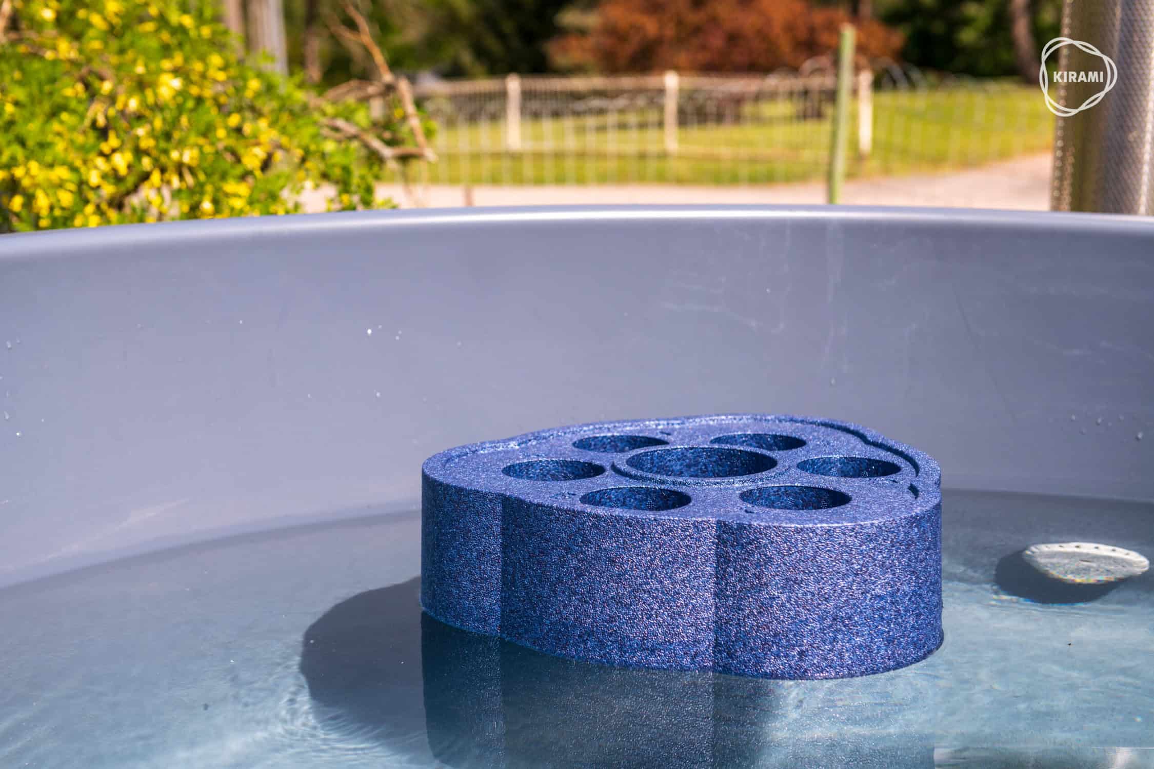 Galeriebild 1 - Kirami Tubbar 2 schwimmender Getränkehalter blau - 6430036755218 Galeriebild 1 - Kirami Tubbar 2 schwimmender Getränkehalter blau - 6430036755218